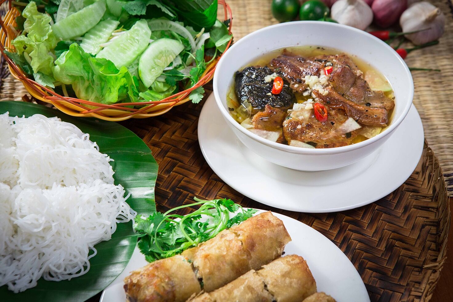 Experience Hanoi Tours with sustainable dining